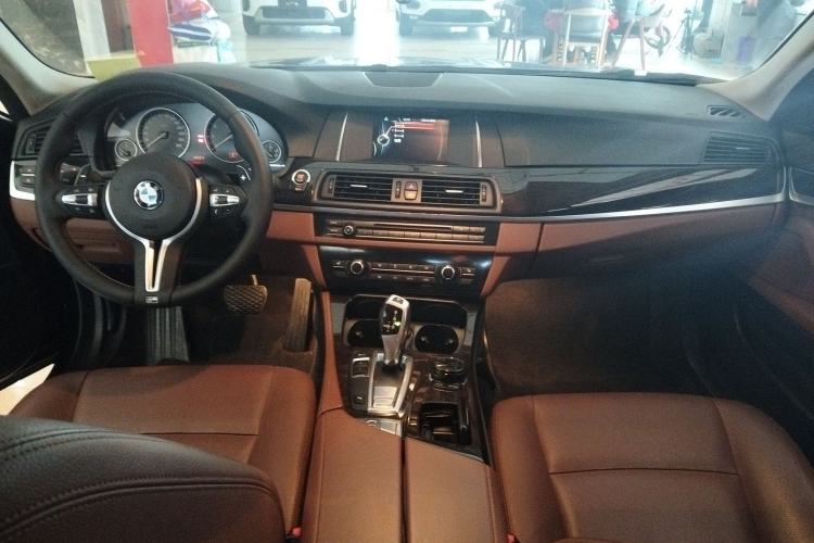 Used BMW 5 Series 2014 525Li Leading Model
