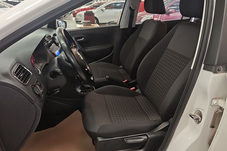 Used Volkswagen Polo 2016 1.6L Automatic Comfort Model
