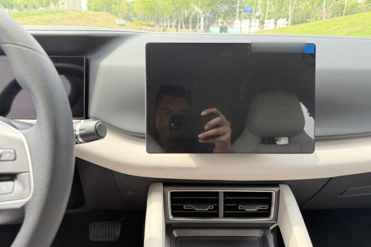 Used BYD Yuan UP 2024 401 km Active Version Audio And AC Panel