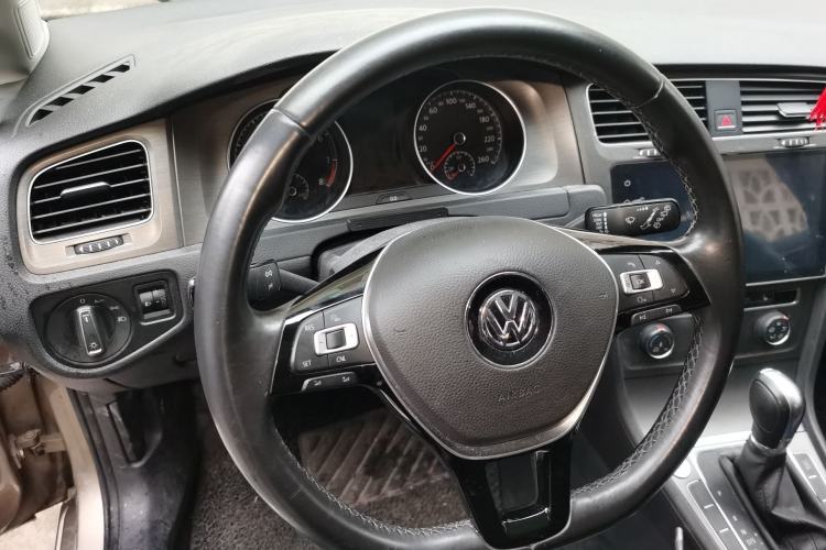 Used Volkswagen Golf 2015 1.4TSI Automatic Luxury Model
