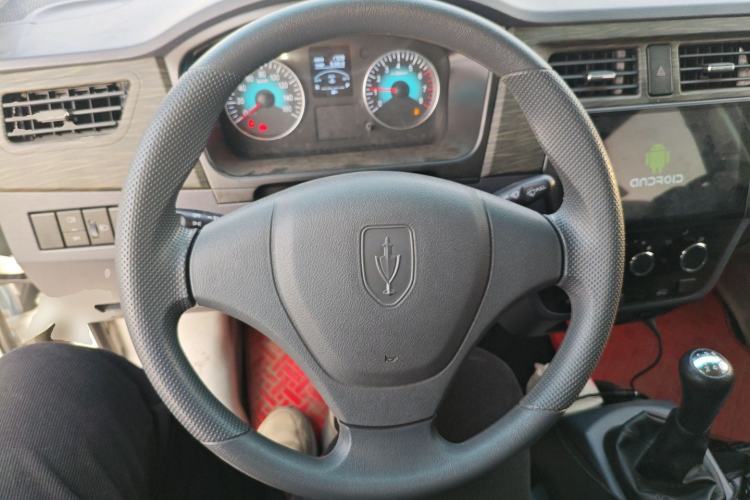 Used Jinbei Hiace X30 2023 1.5L Super-Comfortable Passenger Van 5/6/7-Seater Non-Air-Conditioned Version Model SWC15M