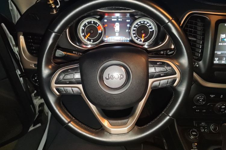 Used Jeep Cherokee 2016 2.4L Professional Smart Version