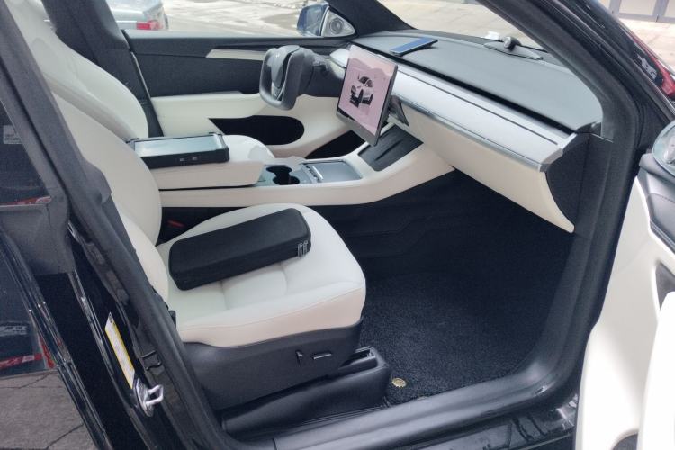 Used Tesla Model Y 2023 Rear-Wheel-Drive Version
