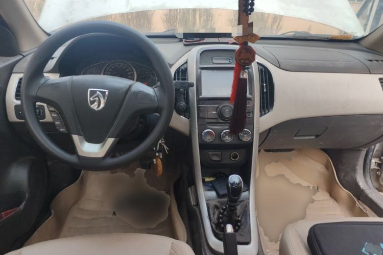 Used Baojun 630 2011 1.5L manual Elite version
