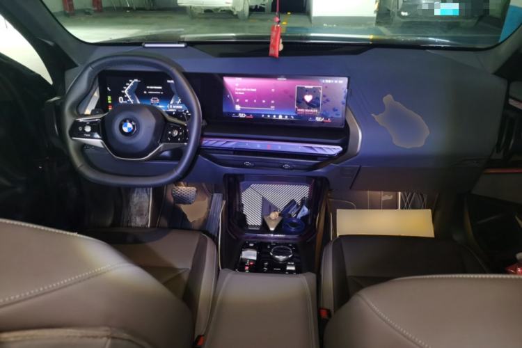 Used BMW X3 2025 xDrive25L Luxury Package Center Console