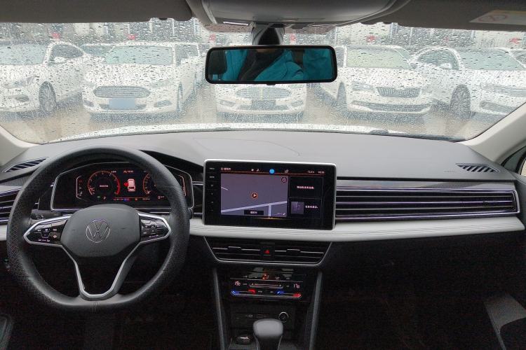 Used Volkswagen Tiguan L 2023 300TSI Automatic Two-Wheel Drive Smart Edition Center Console