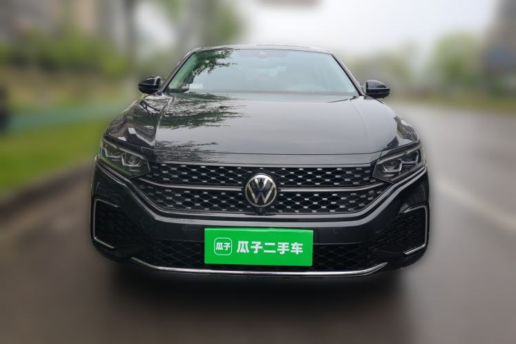 Used Volkswagen Passat 2025 Outstanding Model 380TSI Starry Dragon Glorious Edition
