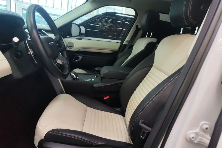 Used Land Rover Discovery 2023 Revised Version 360 PS R-Dynamic S Left Front Seat