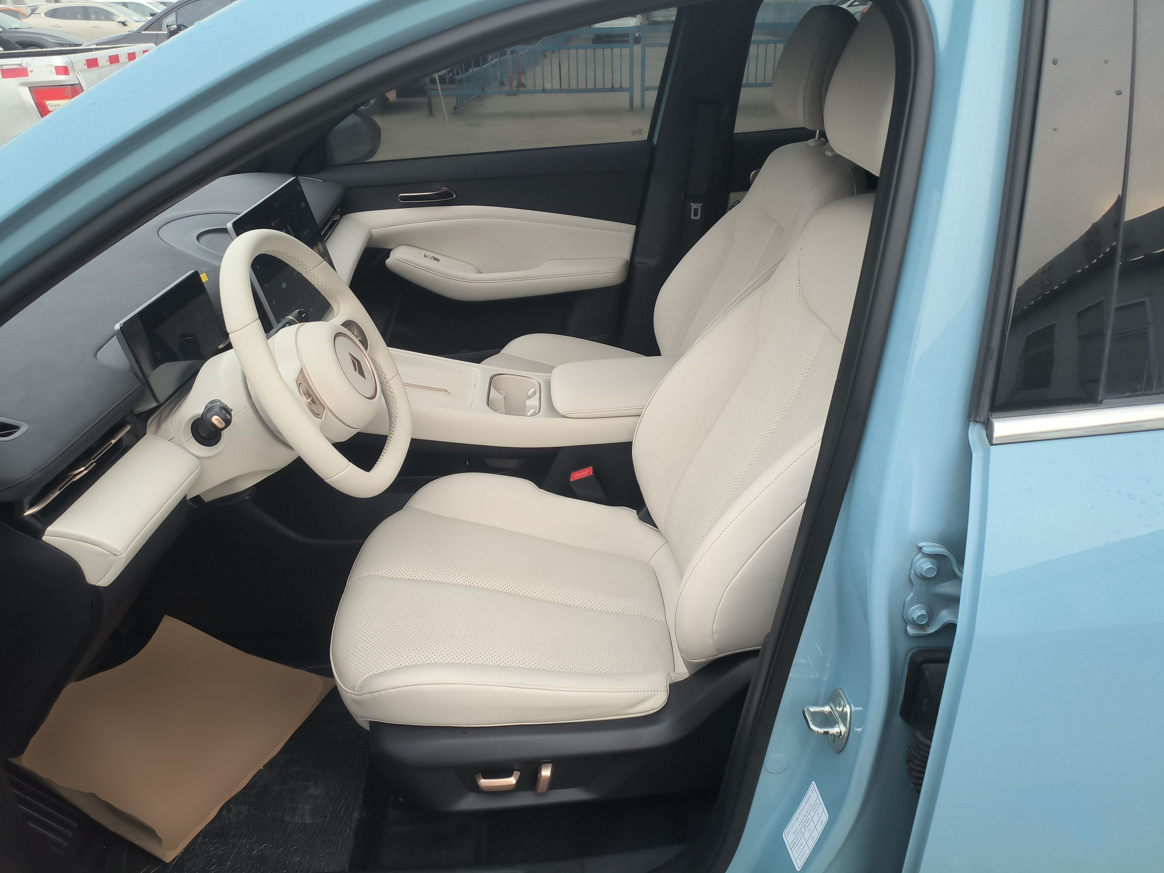 Переднее сиденье в автомобиле