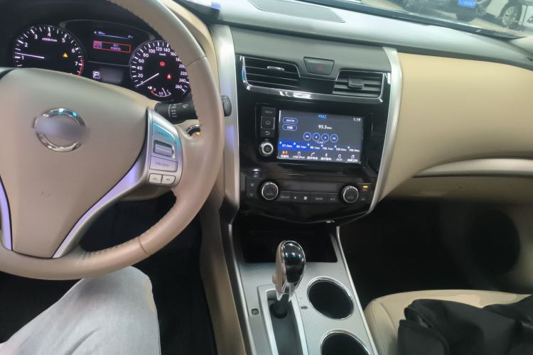 Used Nissan Teana 2016 2.0L XL Comfort Edition Center Console