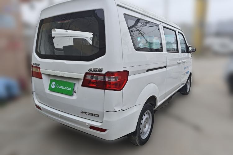 Used Jinbei Hiace X30 2023 1.5L Super-Comfortable Passenger Van 5/6/7-Seater Non-Air-Conditioned Version Model SWC15M
