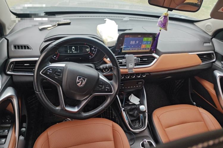 Used Baojun 510 2017 1.5L Manual Luxury Model Center Console