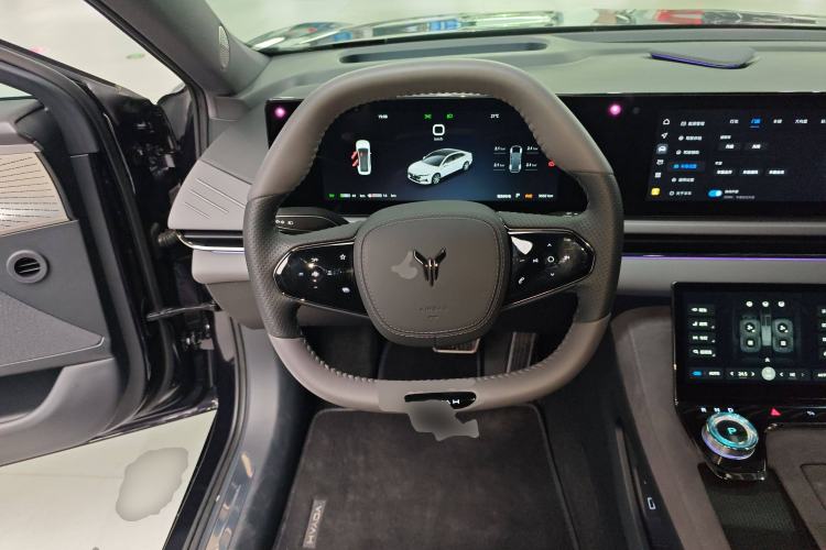 Used VOYAH PASSION 2024 PHEV Four-Wheel Drive Ultra-Long Range Flagship Model Steering Wheel