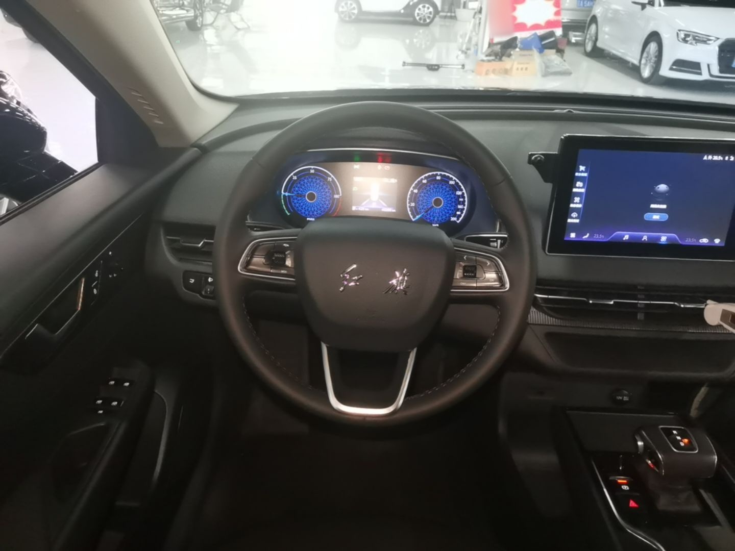 Hongqi E-QM5 2023 Base Travel Edition — снимка 13
