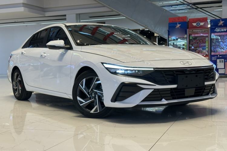 Used Hyundai Elantra 2023 1.5L CVT LUX Prestige Edition
