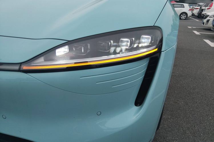 Used Hima Luxeed R7 2025 Range-Extended Version 251 km Max
