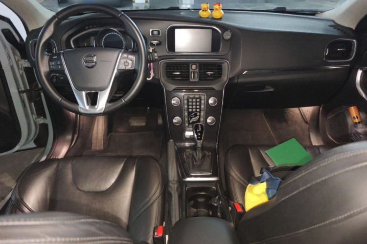 Used Volvo V40 2017 T3 Zhiyi Edition