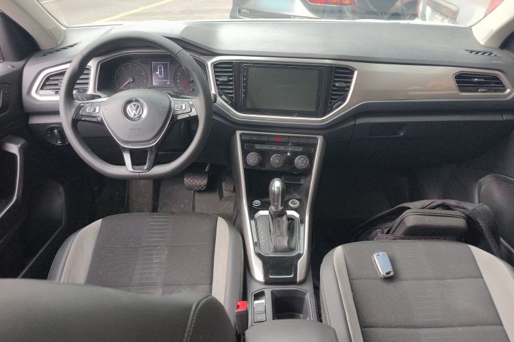 Used Volkswagen T-ROC 2019 230TSI DSG Two-Wheel-Drive Advanced Version China VI Standard Center Console