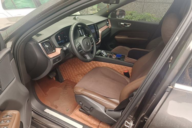 Used Volvo XC60 2023 B5 4x4 Smart Luxury Edition
