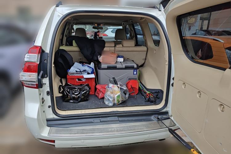 Used Toyota Prado 2014 2.7L Automatic Standard Edition Trunk