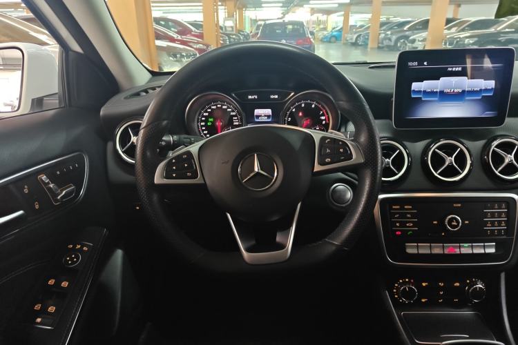 Used Mercedes-Benz GLA 2019 GLA 200 Fashion Model Steering Wheel