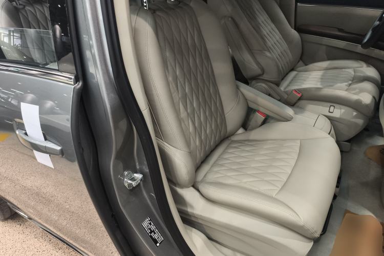 Used Buick GL8 2023 Land Executive Class Comfort Model