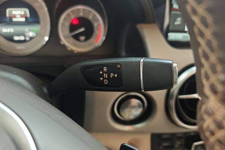 Used Mercedes-Benz GLK-Class 2013 Facelift GLK 300 4MATIC Fashion Edition Gear Lever