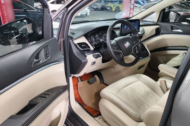 Used Buick GL8 2023 Facelifted Land Cruiser Executive Luxury Version
