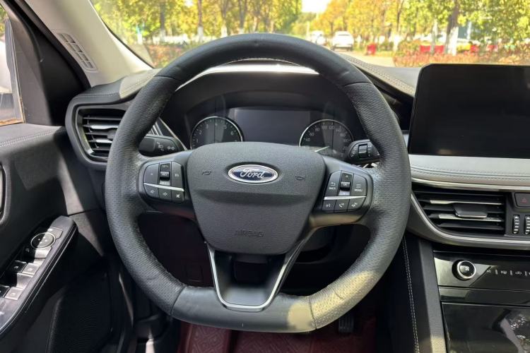 Used Ford Escape 2020 EcoBoost 245 Two-Wheel-Drive Comfort Edition Interior 6