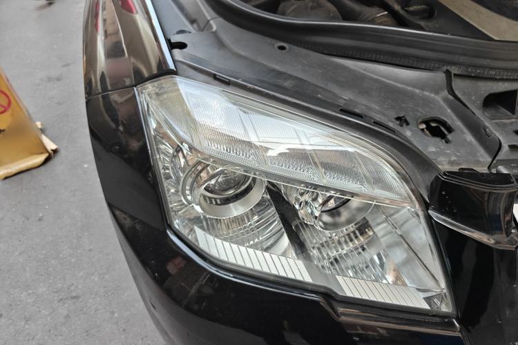 Used Mercedes-Benz GLK-Class 2010 GLK 300 4MATIC Fashion Model Right Front Headlight
