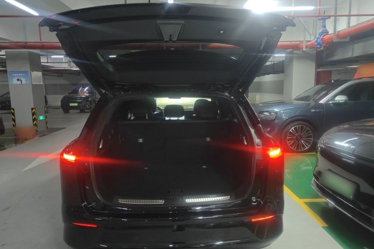 Used XPeng G9 2025 725 with Ultra-Long Range Max Trunk