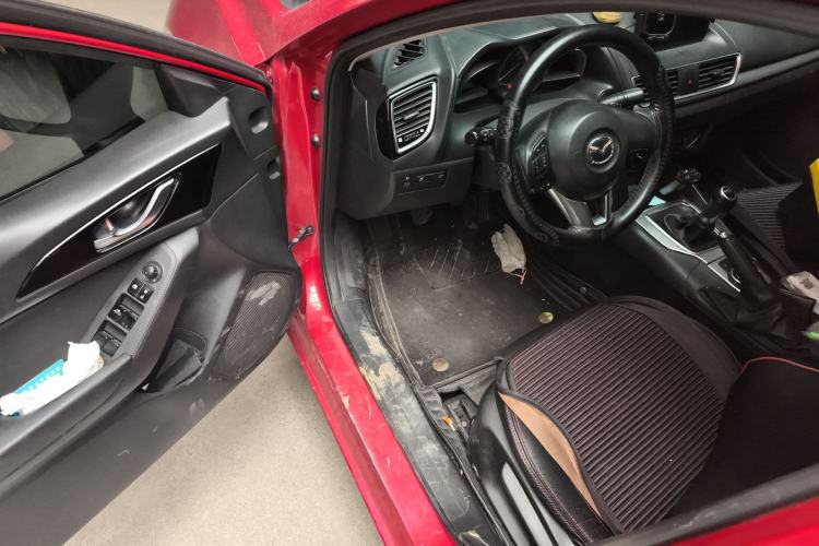 Used Mazda 3 Axela 2014 Sedan 1.5L Manual Comfort Model