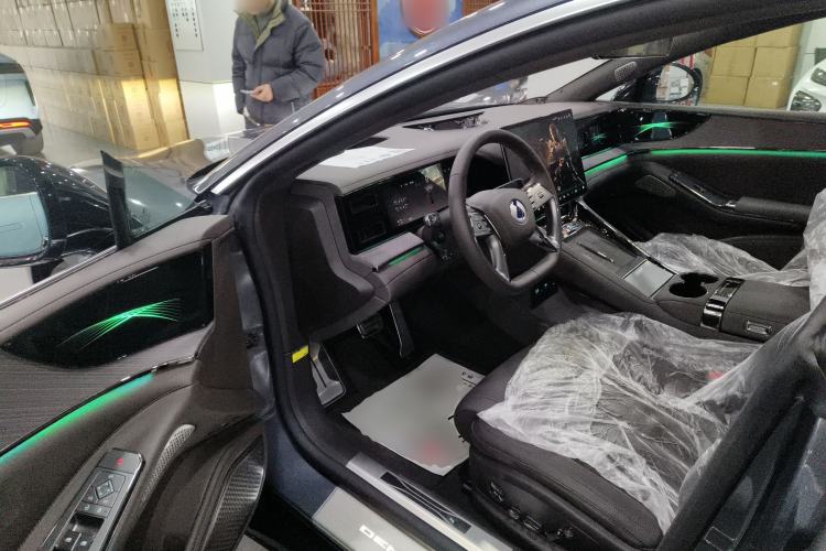 Used Denza Z9 2024 1100 km Four-Wheel Drive Max Version
