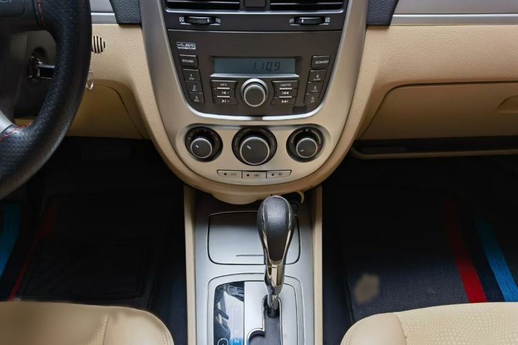 Used Buick Excelle 2013 1.5L Automatic Classic Model Interior 6