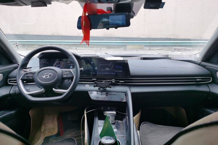 Used Hyundai Elantra 2022 1.5L CVT LUX Prestige Edition