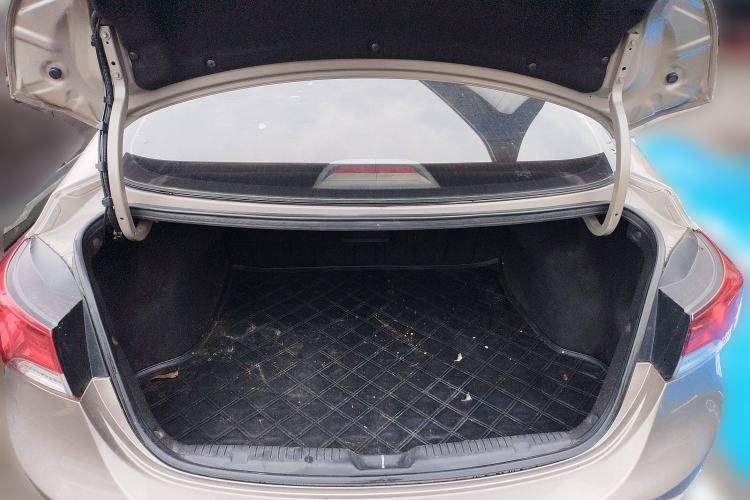 Used Hyundai Elantra (5th Generation / Langdong) 2012 1.6L Manual Leading Model