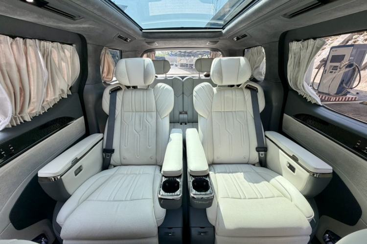 Used Zeekr 009 2022 WE Edition Interior 7