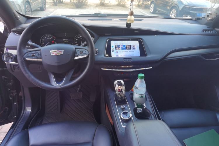 Used Cadillac XT4 2023 28T Two-Wheel-Drive Luxury Version