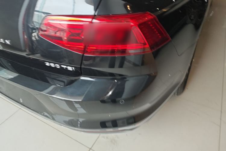 Used Volkswagen Magotan 2020 380TSI DSG Luxury Version Right Rear Taillight