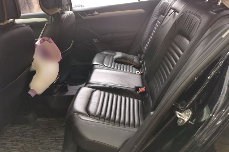 Used Volkswagen Magotan 2017 330TSI DSG Leading Model Left Rear Seat