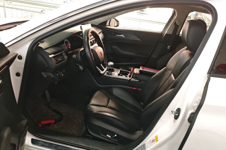 Used Hongqi H5 2022 Classic Model Facelift 1.8T Automatic Smart Connect Flagship Edition
