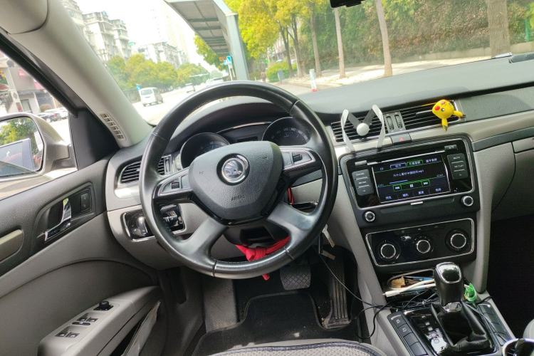 Used Skoda Superb 2013 1.8TSI Automatic MingShi Edition Steering Wheel