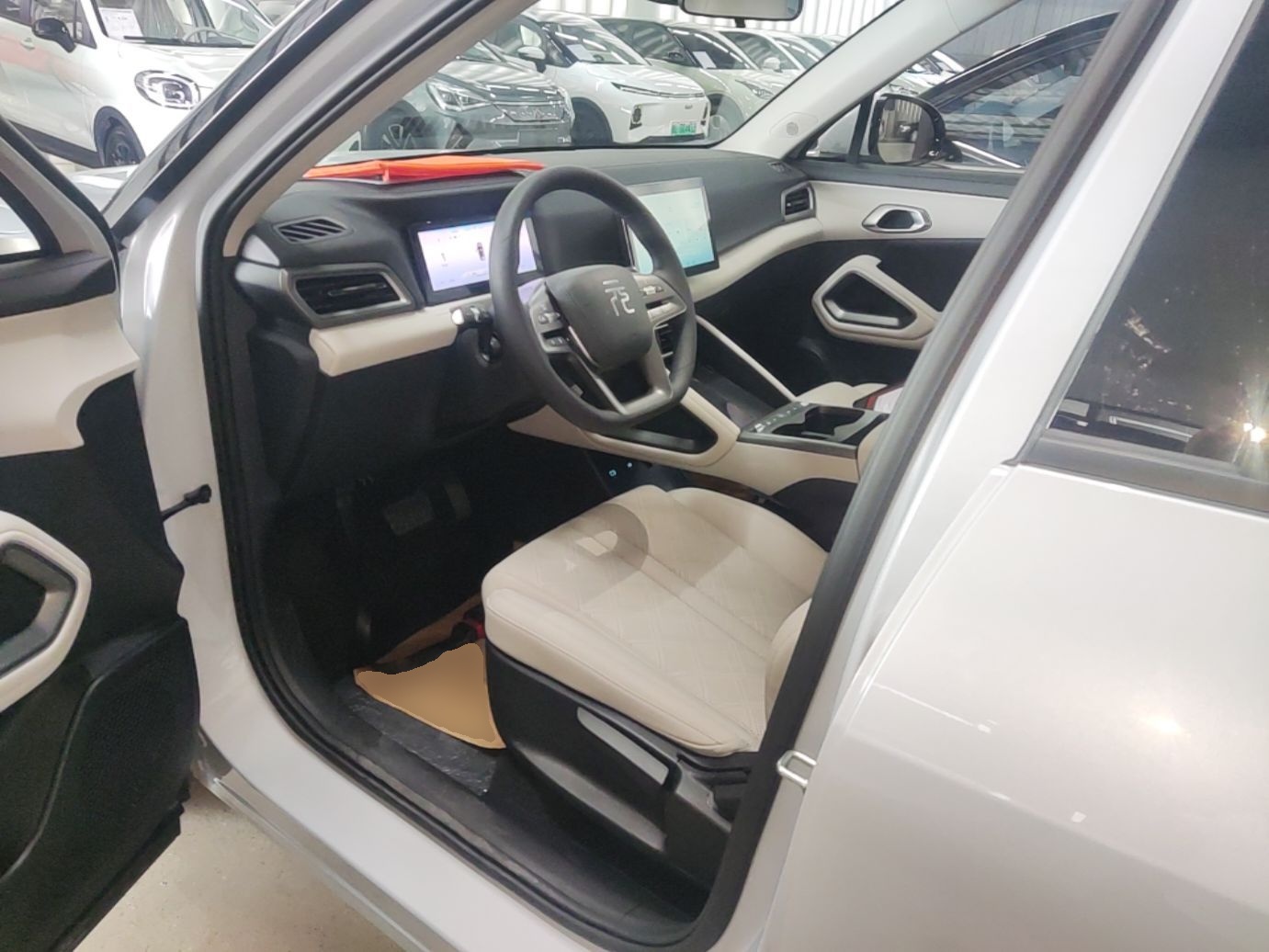 BYD Yuan UP 2025 Model 301KM Leading Version — снимка 18
