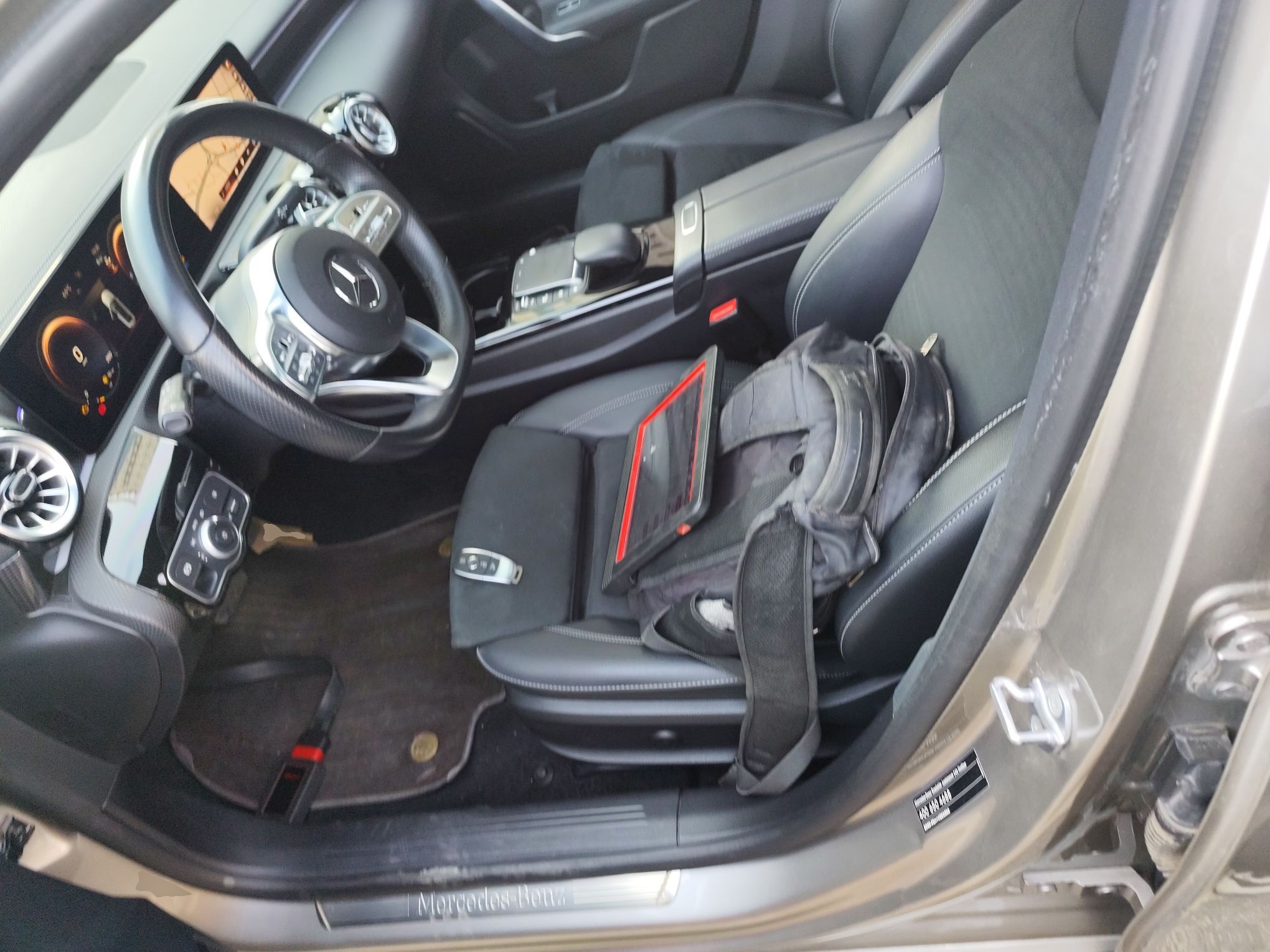 Переднее сиденье в автомобиле