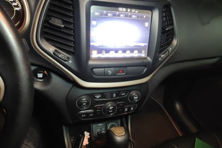 Used Jeep Cherokee 2017 2.4L Leading Smart Edition
