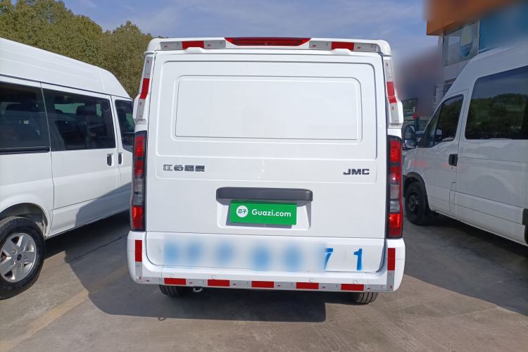 Used JMC Fushun 2023 2.0T Manual Short-Wheelbase Low-Roof Commercial Van 2/3 Seats with Lift-Up Tailgate
