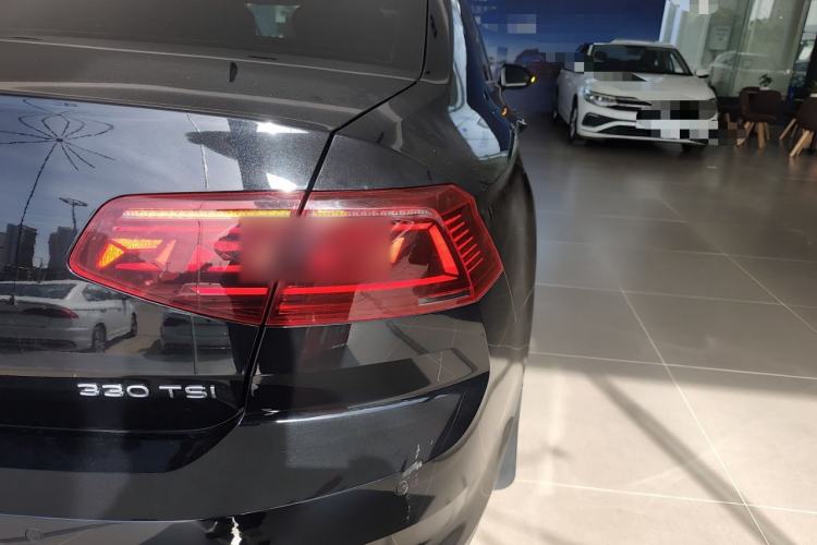 Used Volkswagen Magotan 2023 2 Million Units Limited Edition 330TSI DSG Leading Version
