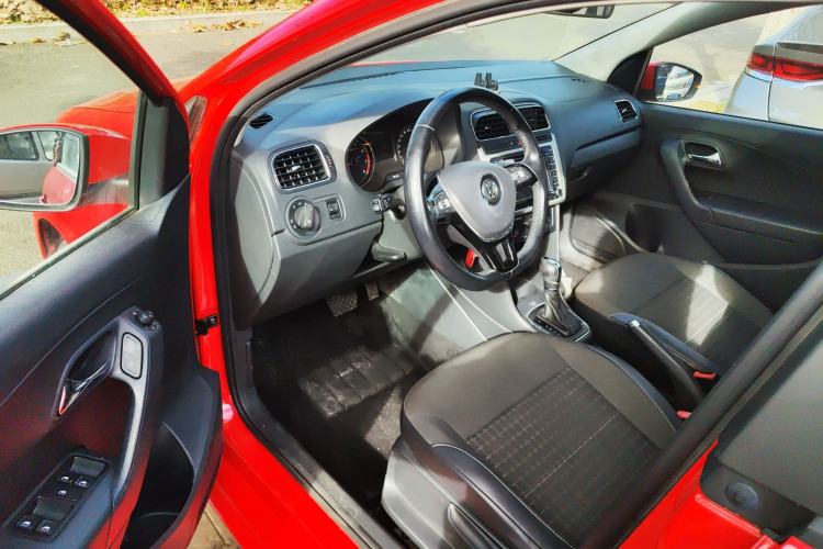 Used Volkswagen Polo 2016 1.6L Automatic Comfort Model
