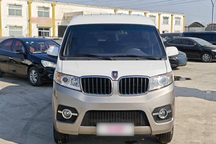 Used Jinbei Hiace X30 2023 1.5L Wealthy-Style Passenger Van 5/6/7-Seater Non-Air-Conditioned Version SWC15M