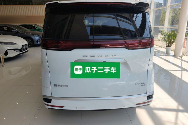 Used Denza D9 2025 DM-i Intelligent Drive 1020 Four-Wheel Drive Flagship Model Rear